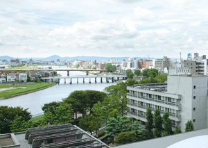 岡山県庁から望む市街地