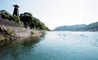 有知湊（こうづちみなと）跡の常夜灯